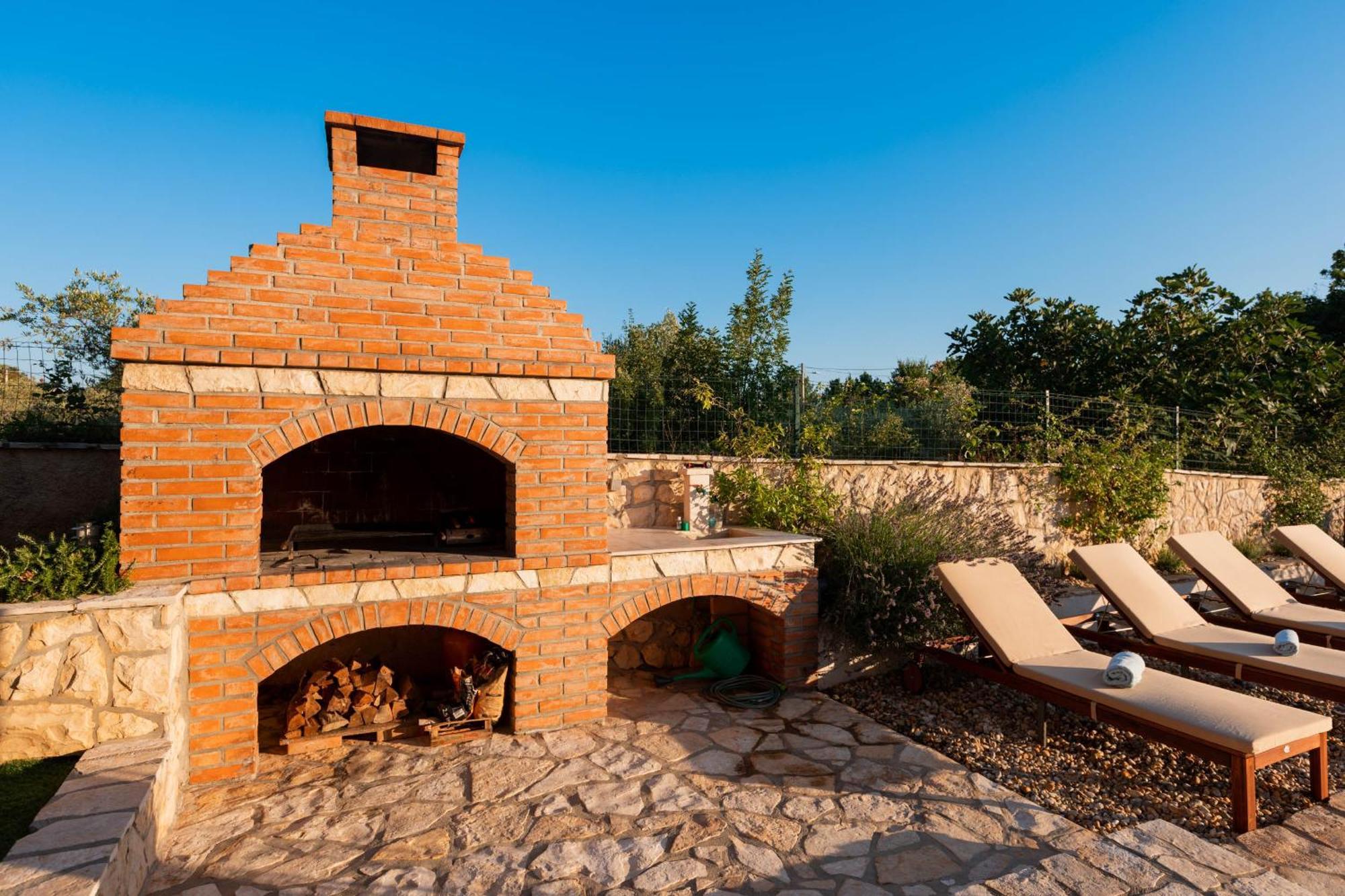 Villa Sara - Perfect Family Holiday Brzac 외부 사진